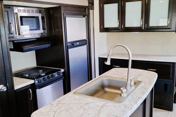 ***Everything Included***2950RL Travel Trailer