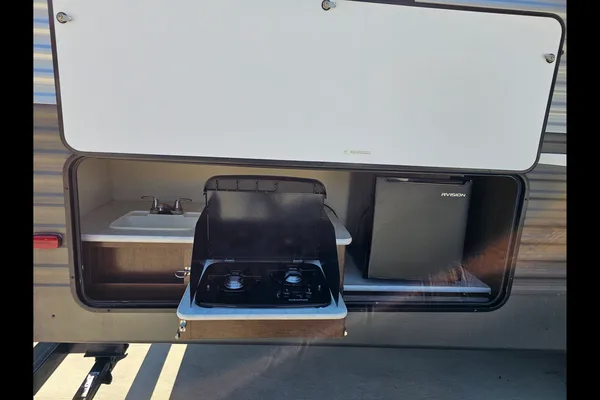 Spacious 2019 Avenger ATI