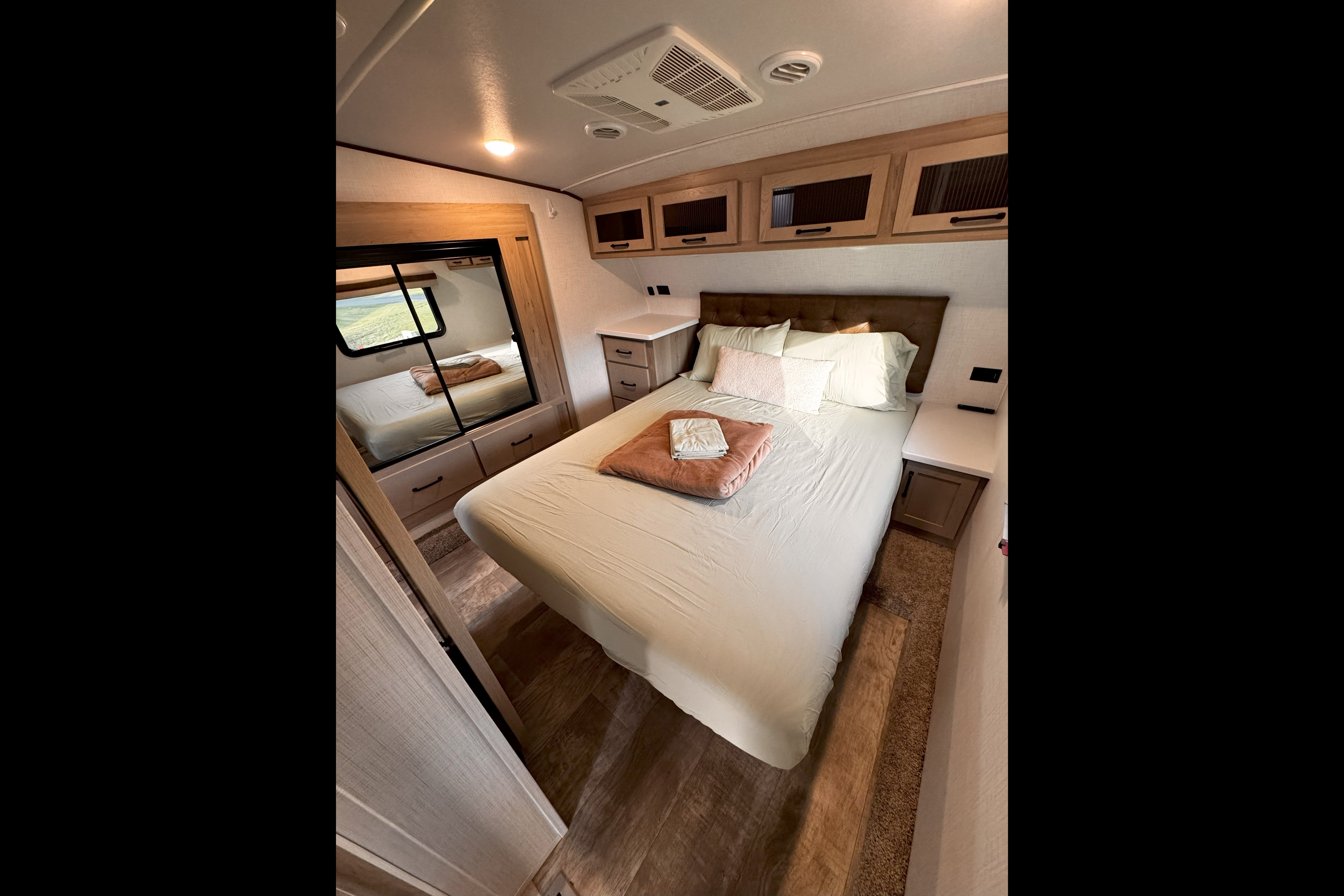 Rockwood Signature 374BH Fifth Wheel sleeps 10