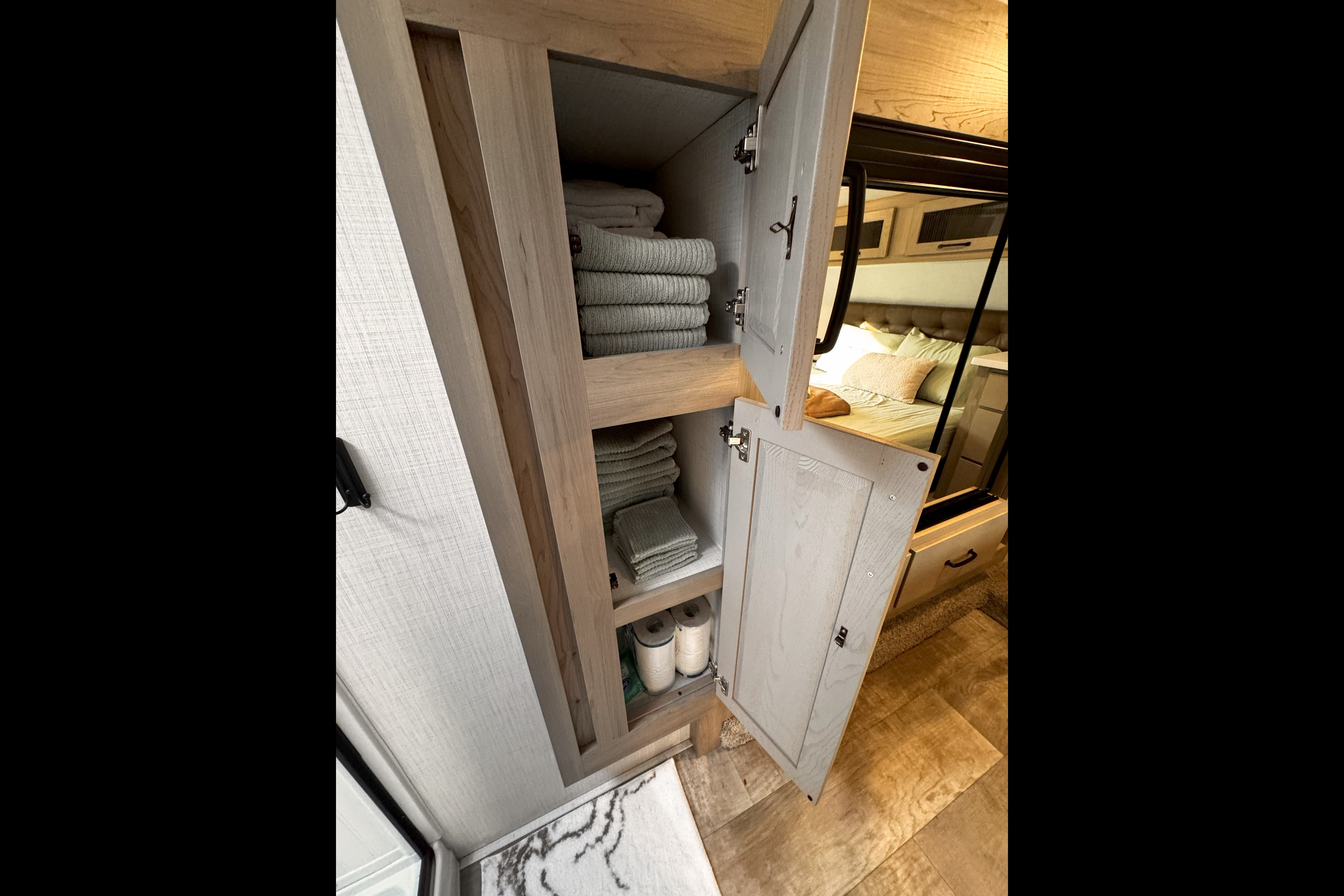 Rockwood Signature 374BH Fifth Wheel sleeps 10