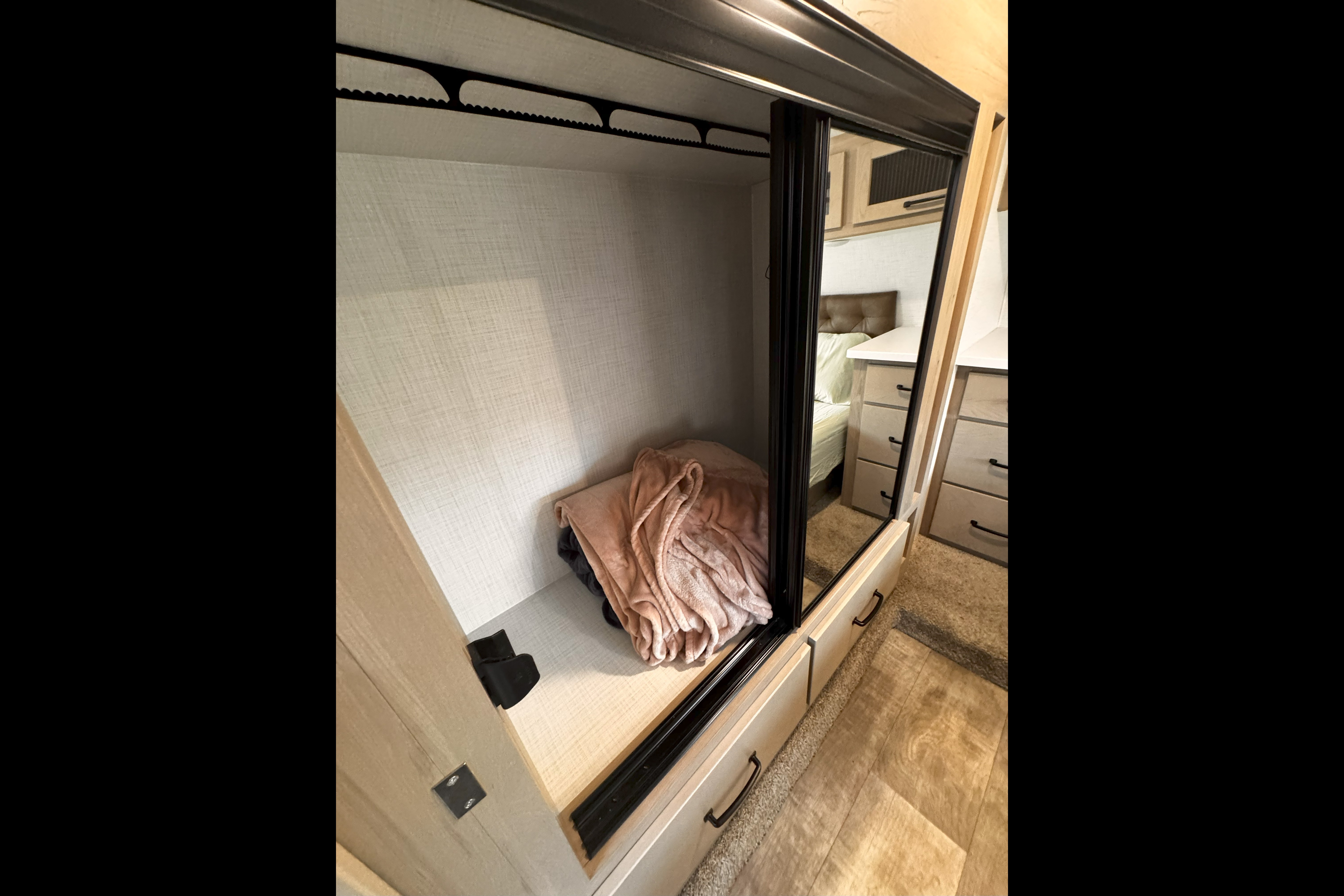 Rockwood Signature 374BH Fifth Wheel sleeps 10