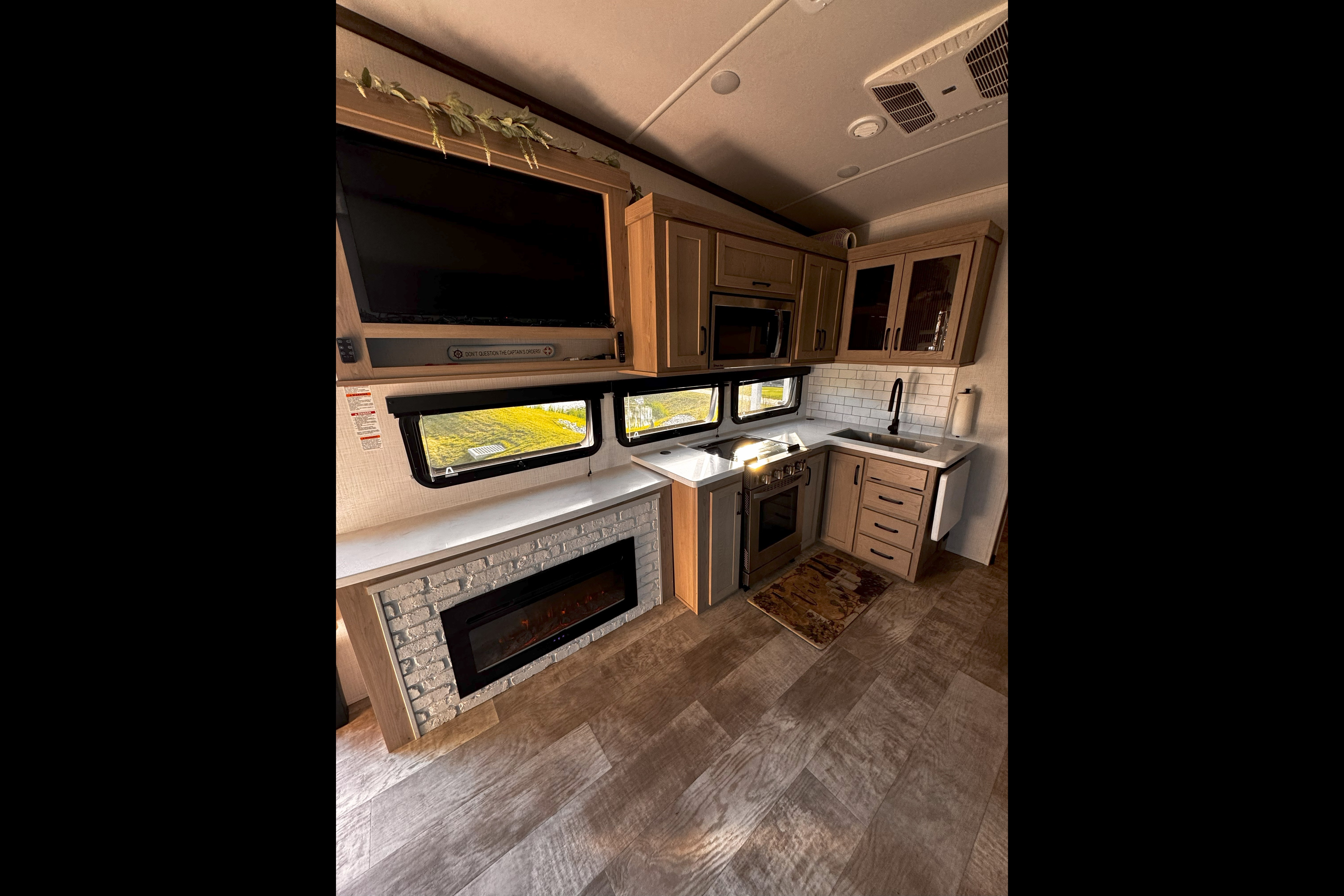 Rockwood Signature 374BH Fifth Wheel sleeps 10