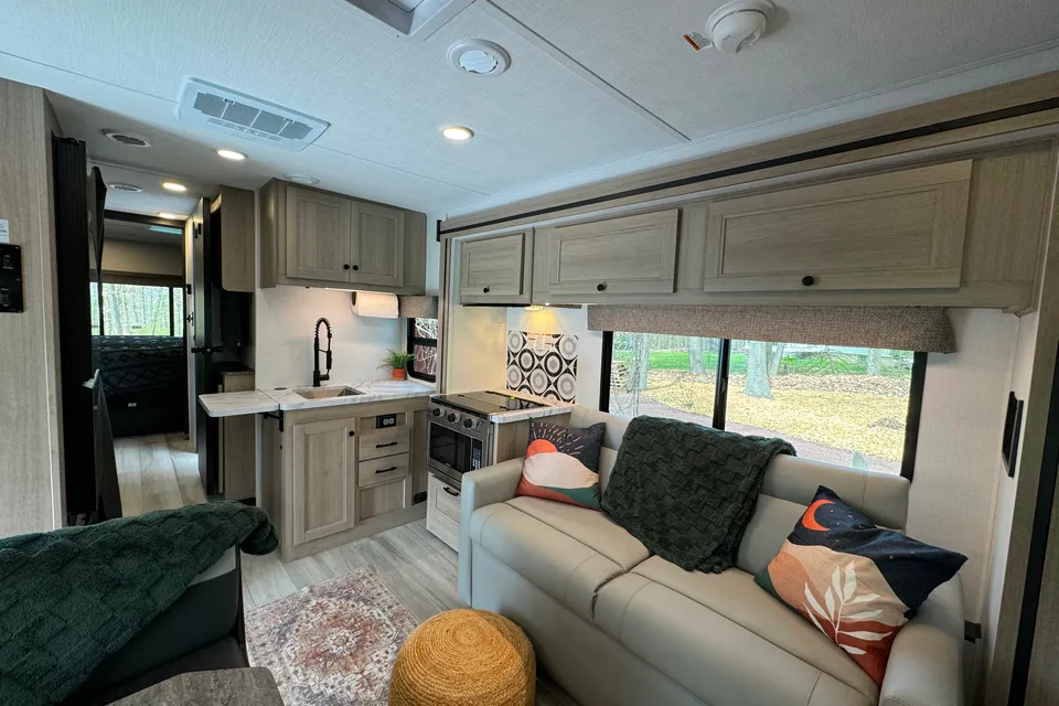 2025 32 foot RV - Making Memories