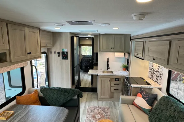 2025 32 foot RV - Making Memories