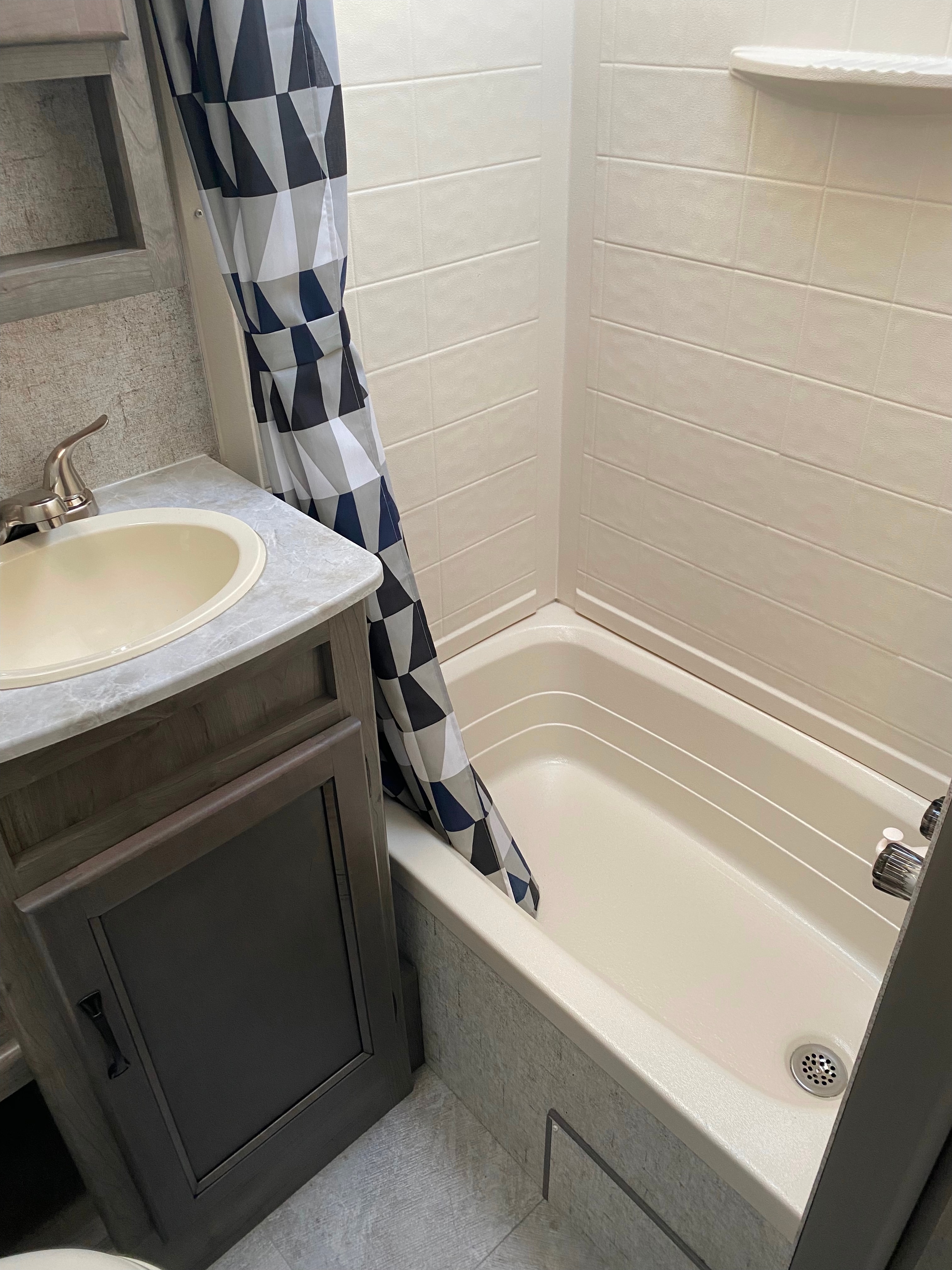Jennifer's Coachmen Apex Travel Trailer