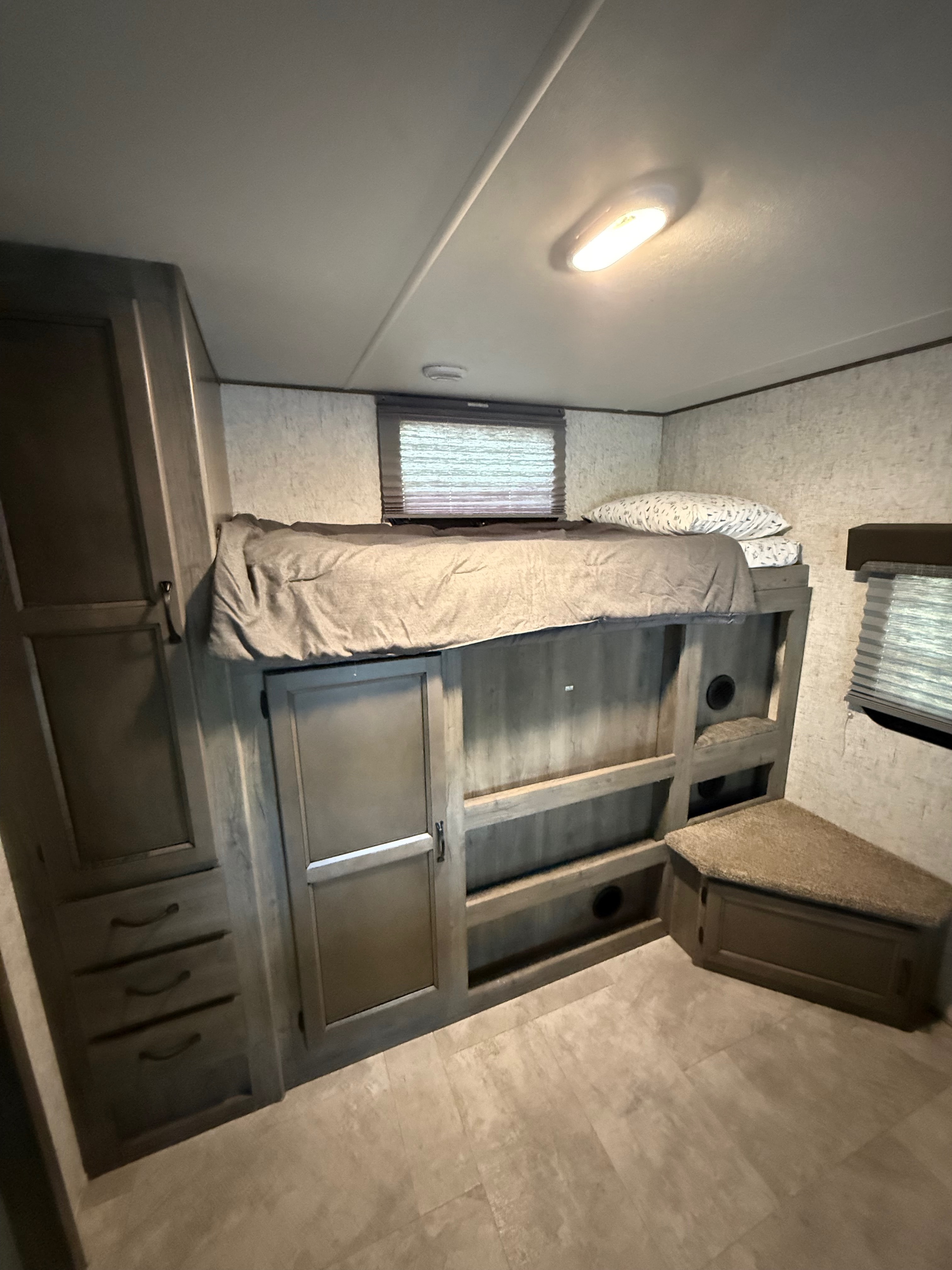 Jennifer's Coachmen Apex Travel Trailer