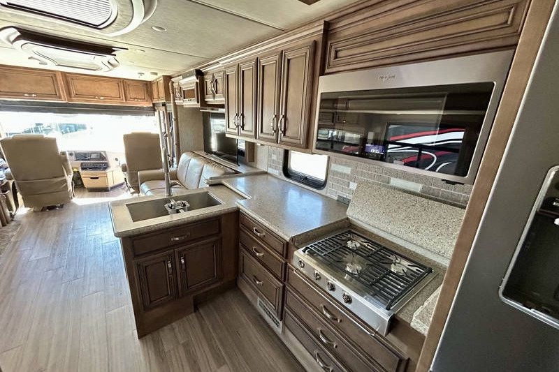 STEVEN's Newmar Kounty star 3717 Class A