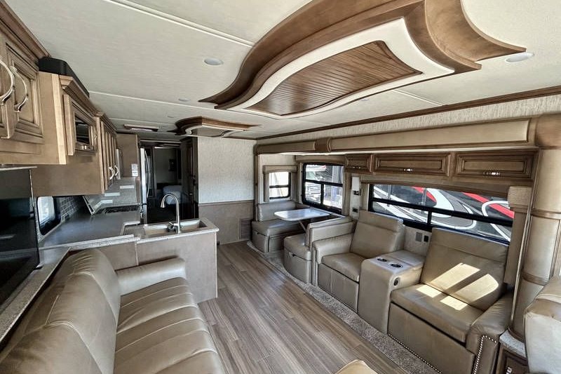 STEVEN's Newmar Kounty star 3717 Class A