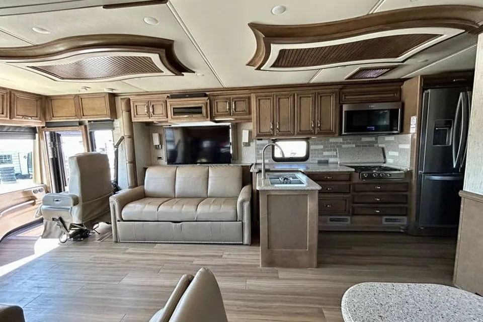 STEVEN's Newmar Kounty star 3717 Class A