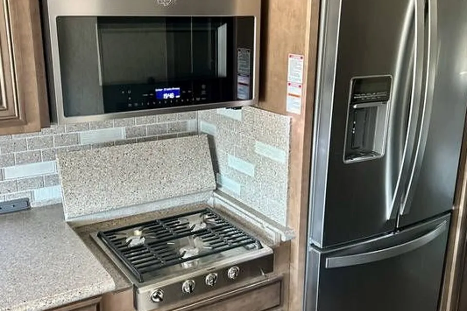 STEVEN's Newmar Kounty star 3717 Class A
