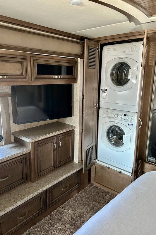 STEVEN's Newmar Kounty star 3717 Class A