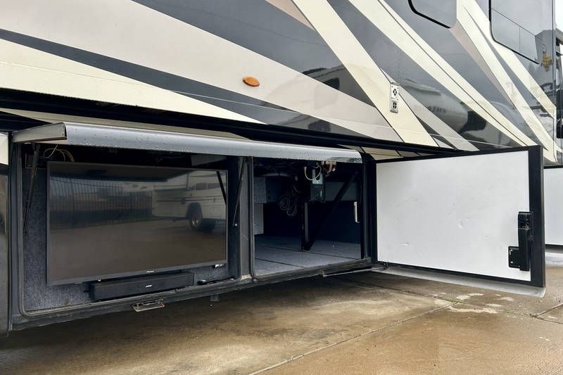 STEVEN's Newmar Kounty star 3717 Class A