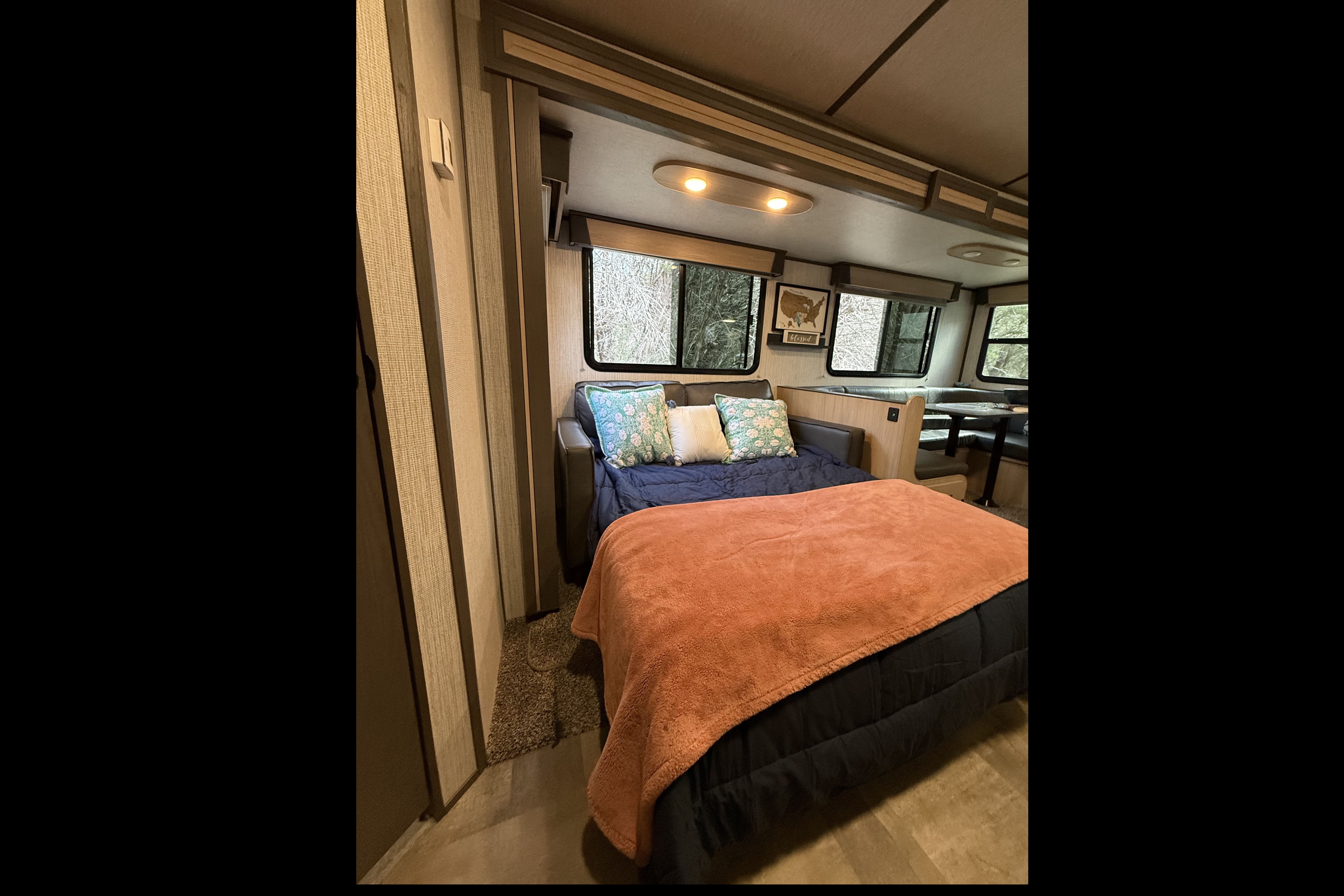 Home on the Road-Raidence 26BH Travel Trailer