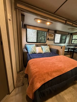 Home on the Road-Raidence 26BH Travel Trailer