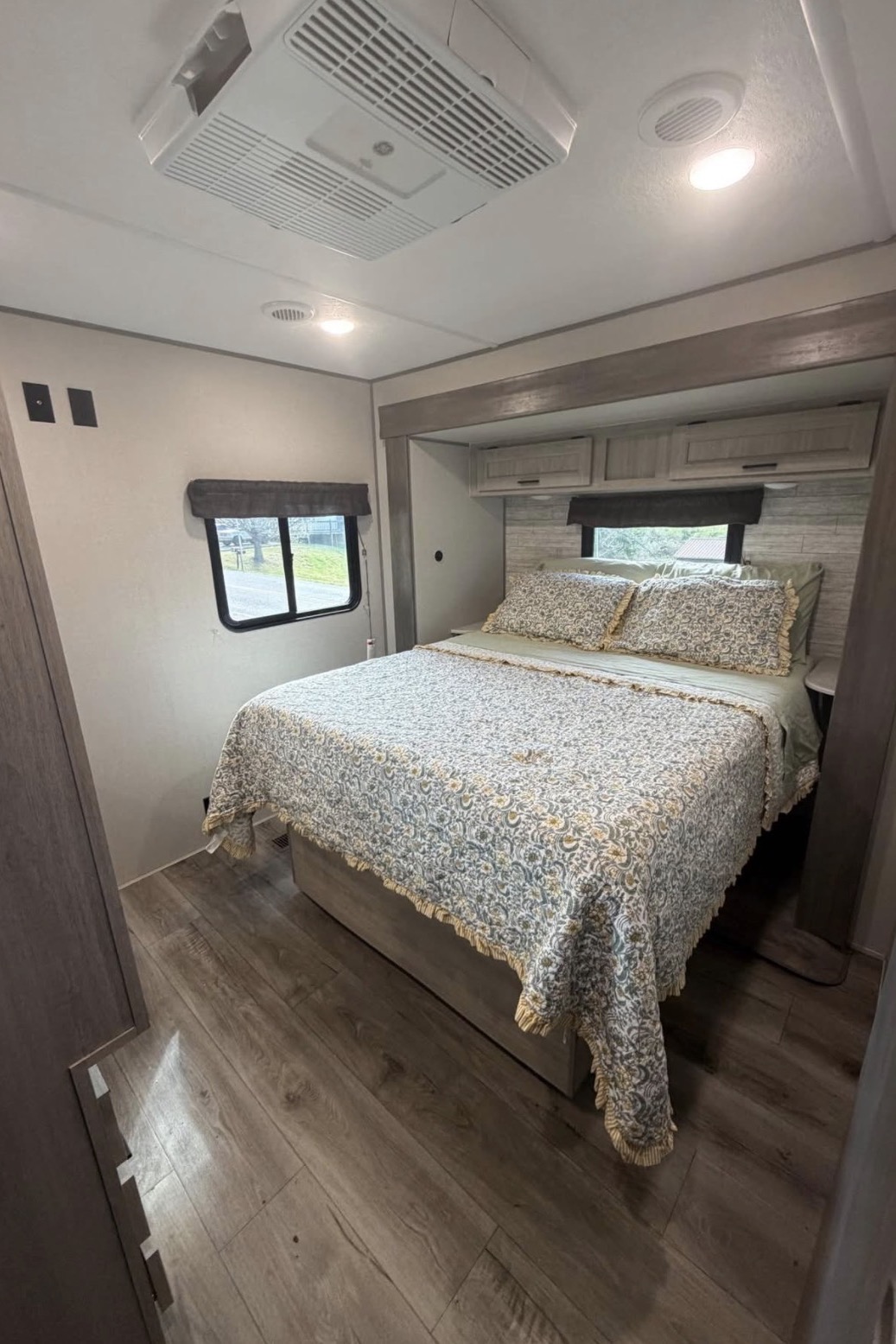 2025 Coachman Catalina Legacy Edition 333FKTS