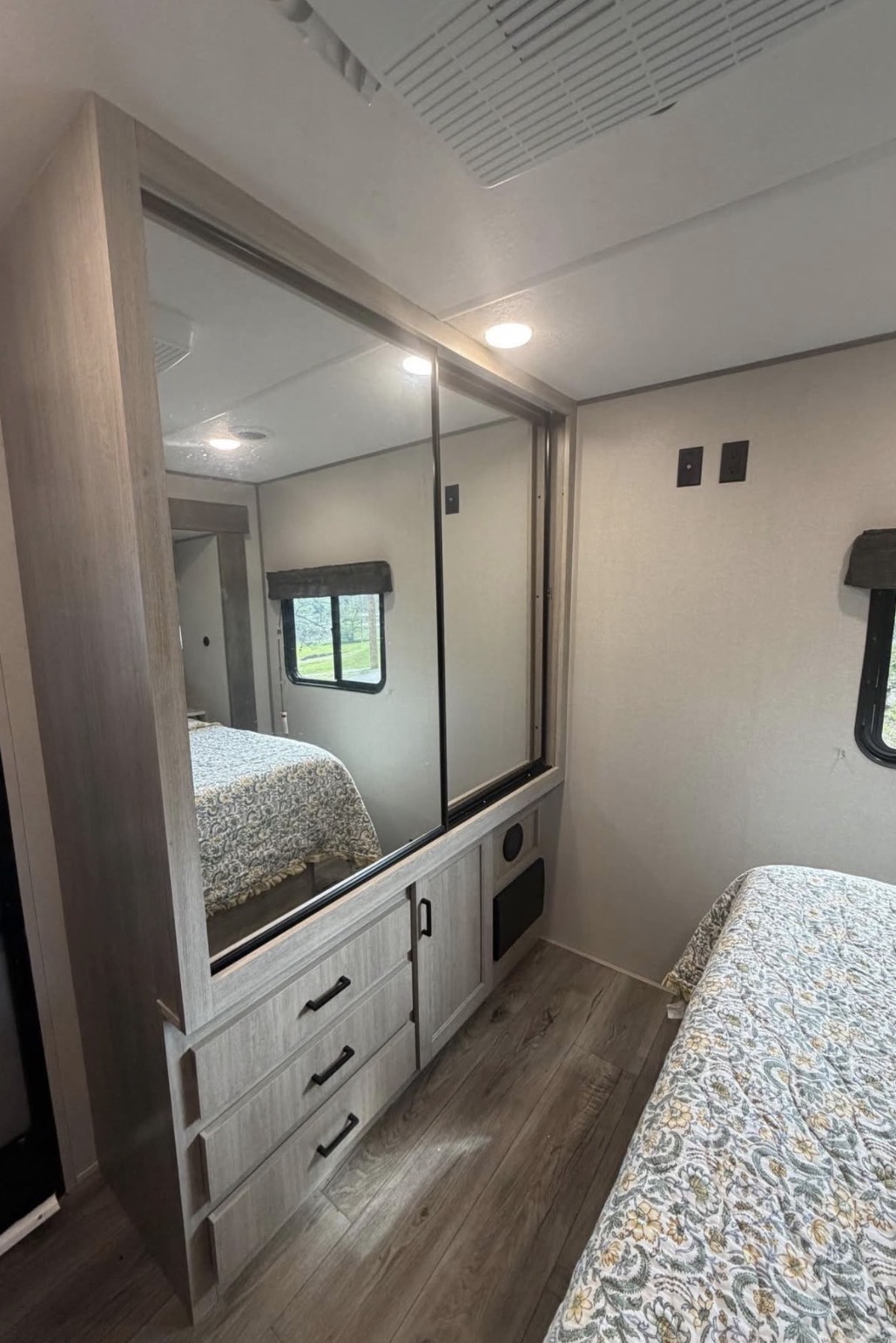 2025 Coachman Catalina Legacy Edition 333FKTS