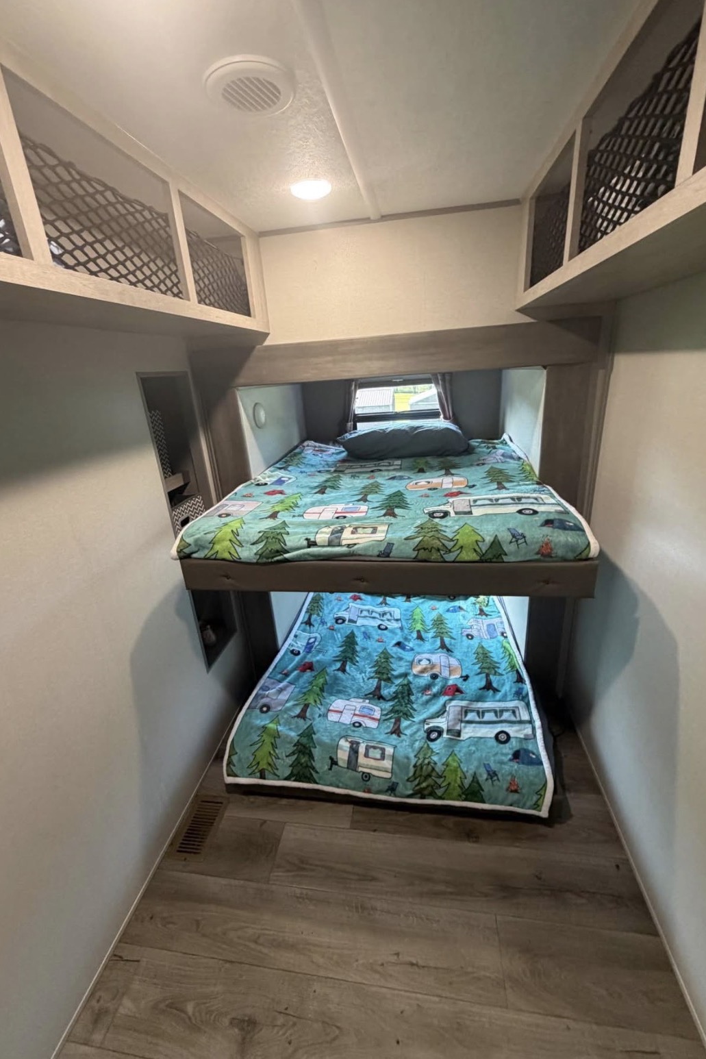 2025 Coachman Catalina Legacy Edition 333FKTS