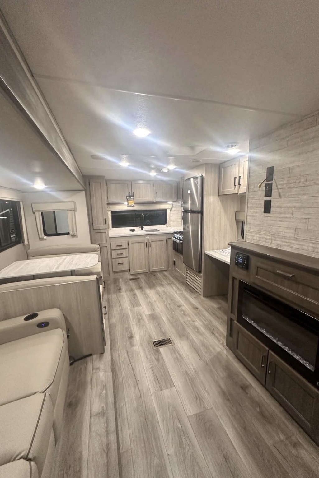 2025 Coachman Catalina Legacy Edition 333FKTS