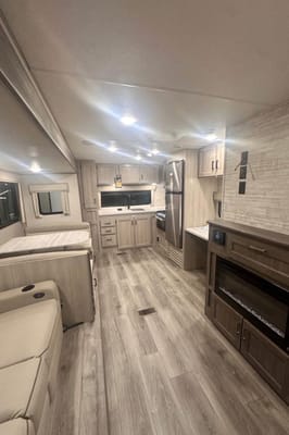 2025 Coachman Catalina Legacy Edition 333FKTS