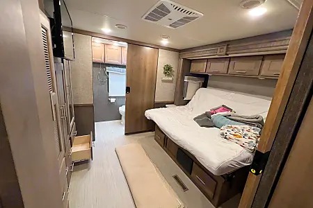 [42] Stress Free RVs - 2021 - Thor Motor Coach - Challenger 37DS