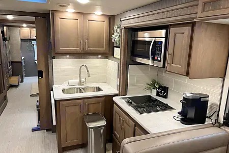 [42] Stress Free RVs - 2021 - Thor Motor Coach - Challenger 37DS
