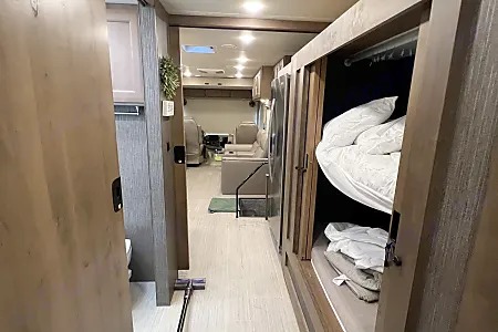 [42] Stress Free RVs - 2021 - Thor Motor Coach - Challenger 37DS