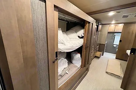 [42] Stress Free RVs - 2021 - Thor Motor Coach - Challenger 37DS