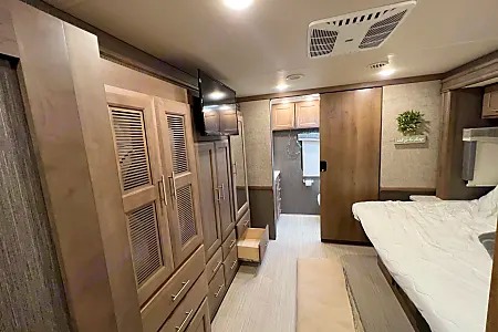 [42] Stress Free RVs - 2021 - Thor Motor Coach - Challenger 37DS