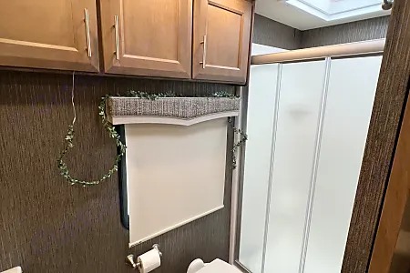 [42] Stress Free RVs - 2021 - Thor Motor Coach - Challenger 37DS
