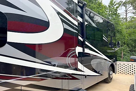 [42] Stress Free RVs - 2021 - Thor Motor Coach - Challenger 37DS