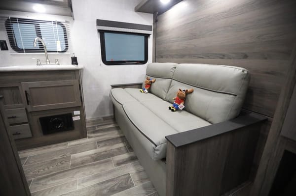 Easy to tow 2022 Grand River 22MB Travel Trailer