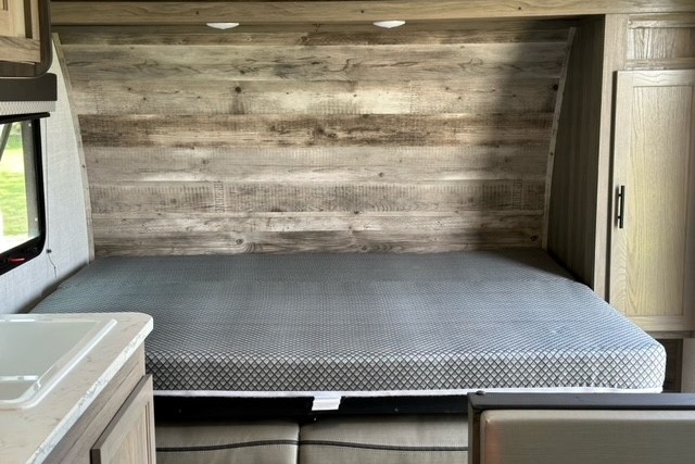 Easy to tow 2022 Grand River 22MB Travel Trailer