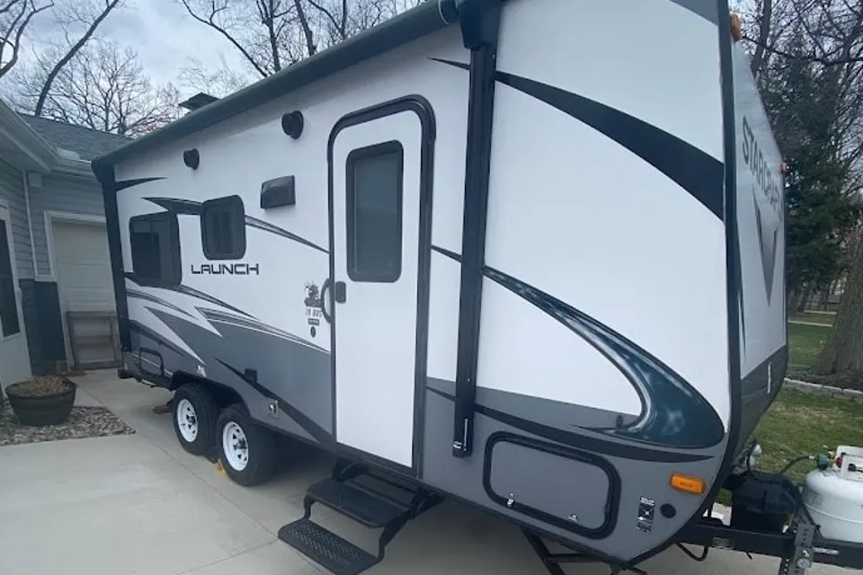Starcraft Launch Outfitter 7 19BHS Travel Trailer