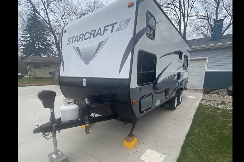 Starcraft Launch Outfitter 7 19BHS Travel Trailer
