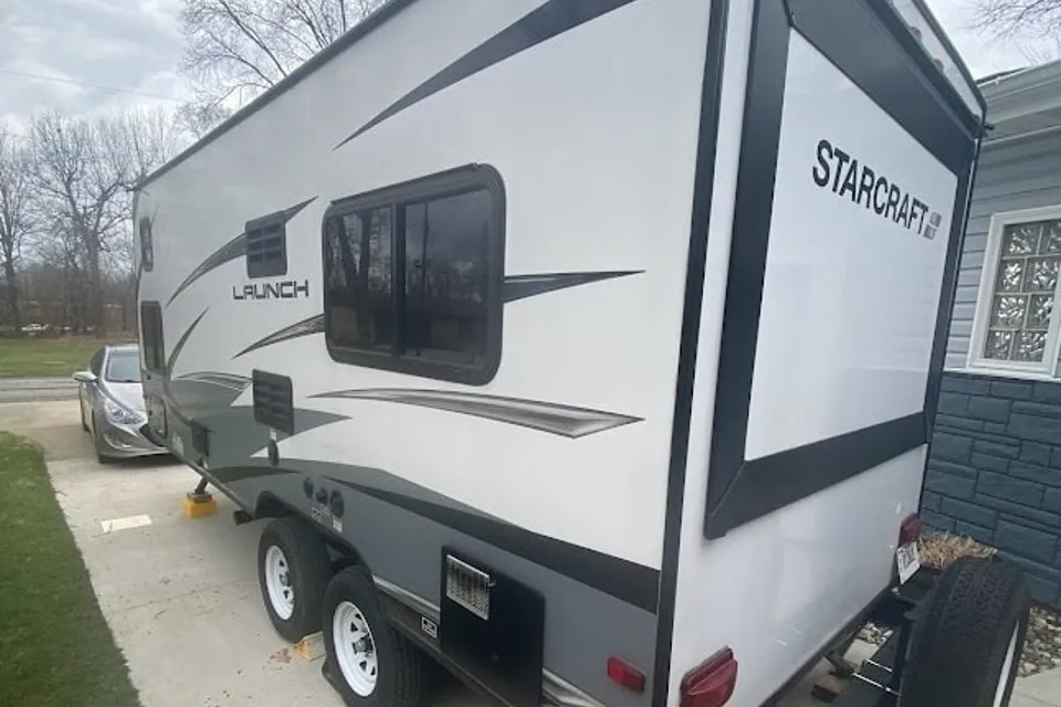 Starcraft Launch Outfitter 7 19BHS Travel Trailer