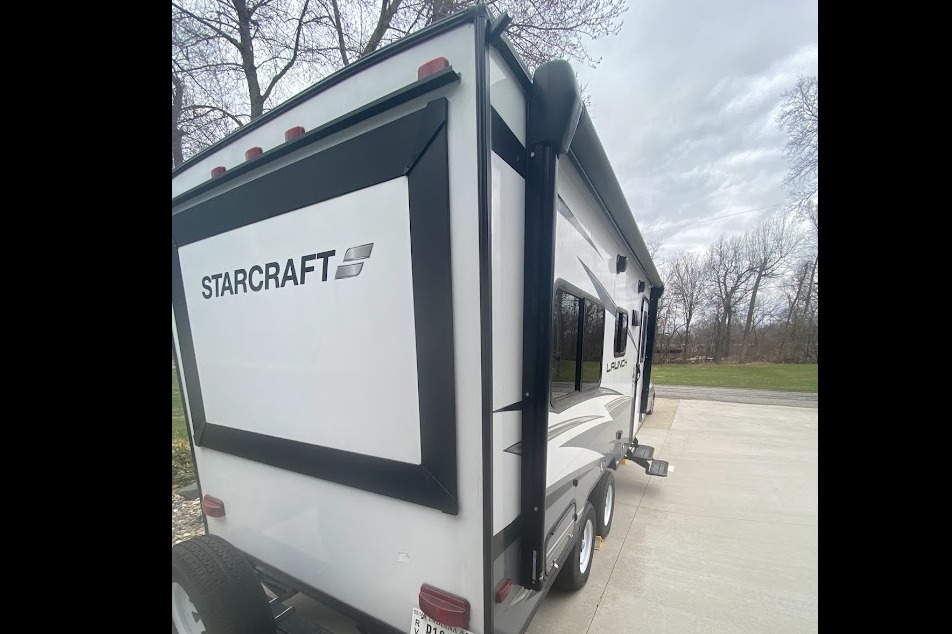 Starcraft Launch Outfitter 7 19BHS Travel Trailer