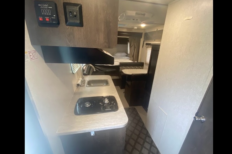 Starcraft Launch Outfitter 7 19BHS Travel Trailer