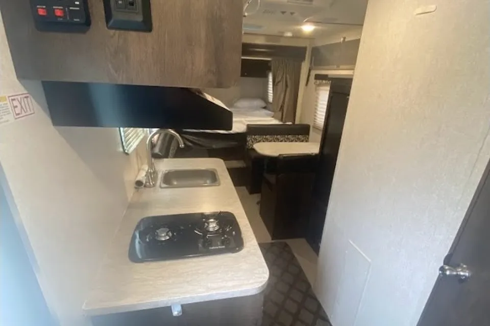 Starcraft Launch Outfitter 7 19BHS Travel Trailer