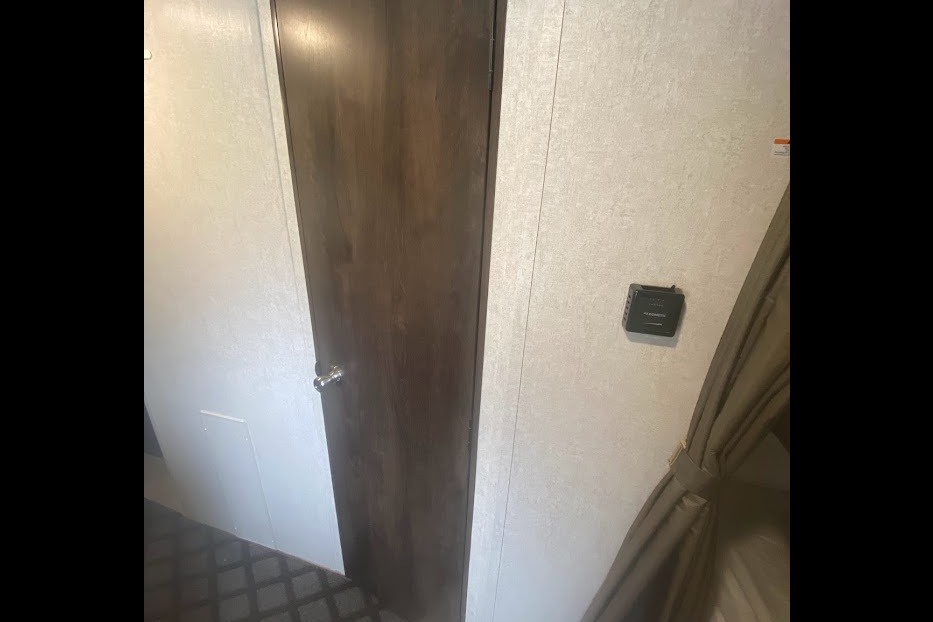 Starcraft Launch Outfitter 7 19BHS Travel Trailer