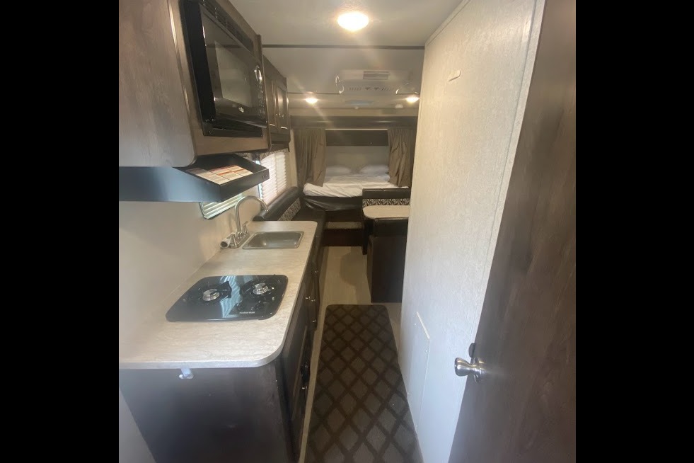 Starcraft Launch Outfitter 7 19BHS Travel Trailer