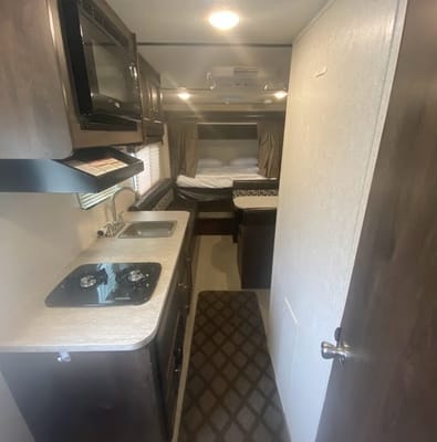 Starcraft Launch Outfitter 7 19BHS Travel Trailer