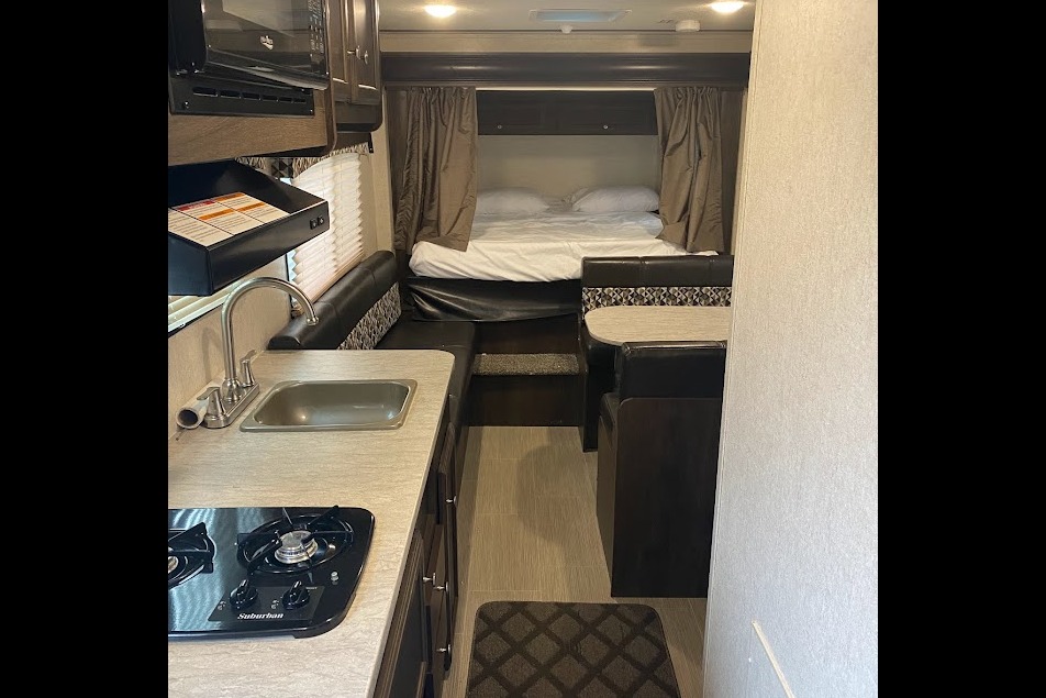 Starcraft Launch Outfitter 7 19BHS Travel Trailer