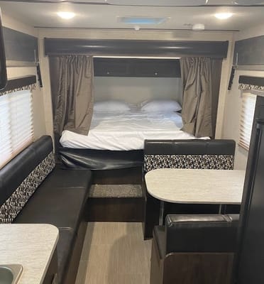 Starcraft Launch Outfitter 7 19BHS Travel Trailer