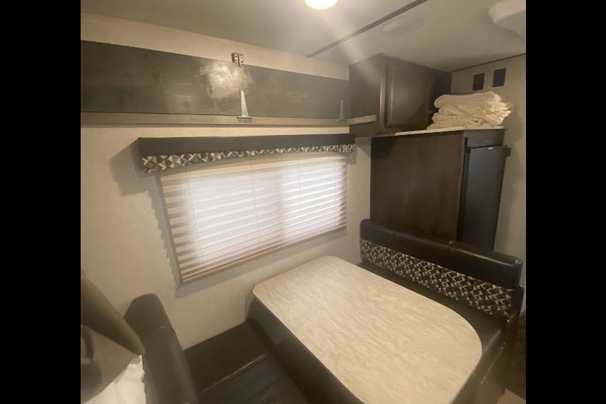 Starcraft Launch Outfitter 7 19BHS Travel Trailer