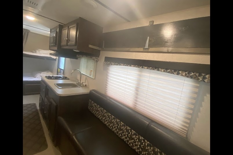 Starcraft Launch Outfitter 7 19BHS Travel Trailer