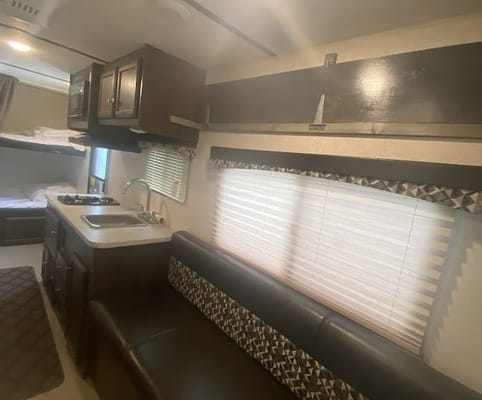 Starcraft Launch Outfitter 7 19BHS Travel Trailer