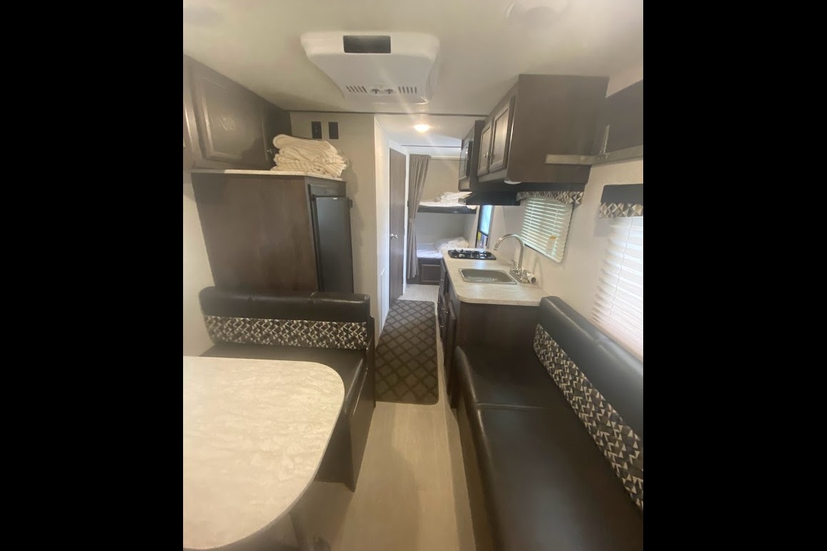 Starcraft Launch Outfitter 7 19BHS Travel Trailer