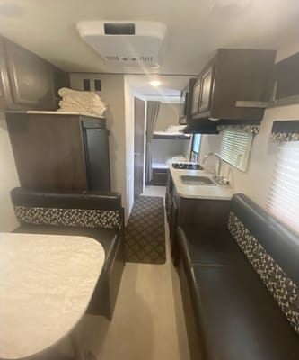 Starcraft Launch Outfitter 7 19BHS Travel Trailer