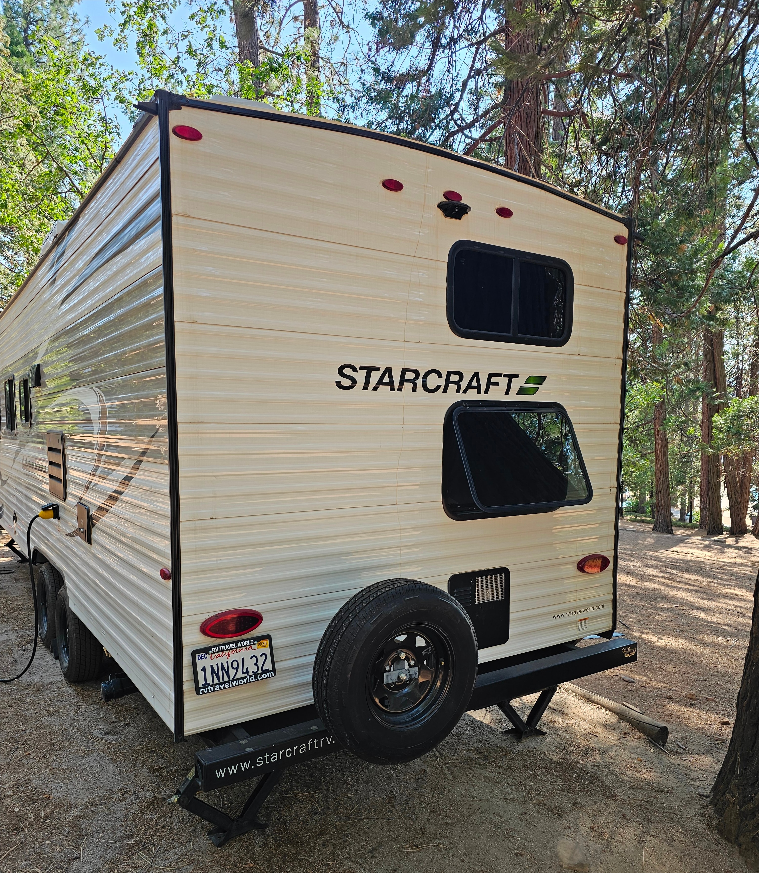 Starcraft 26BH Travel Trailer with perks!