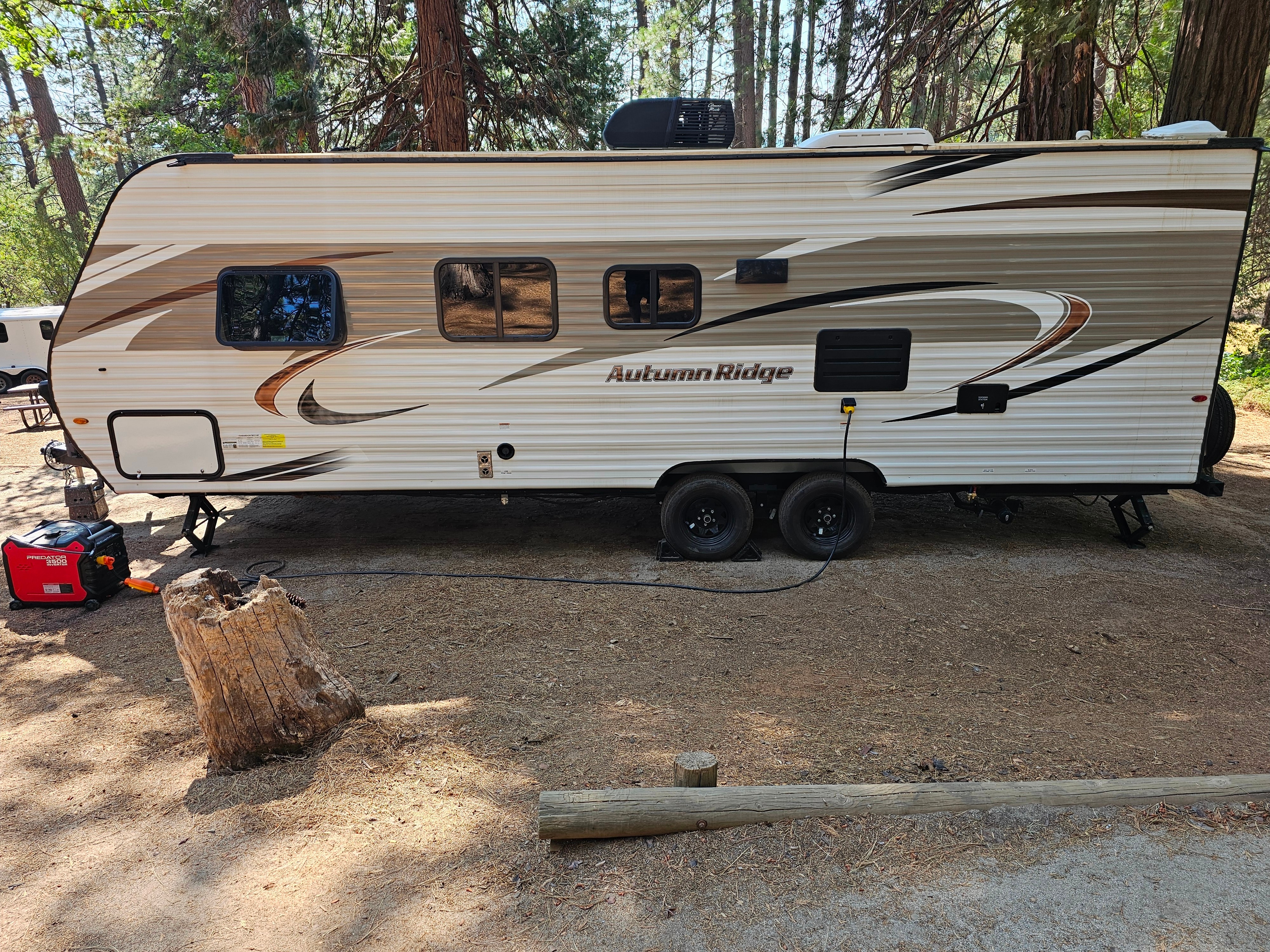 Starcraft 26BH Travel Trailer with perks!